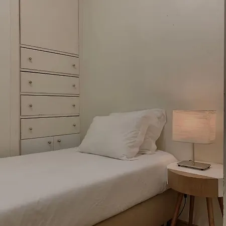 Cozy Two Bedroom In Alfama - With Ac By Lisbeyond *